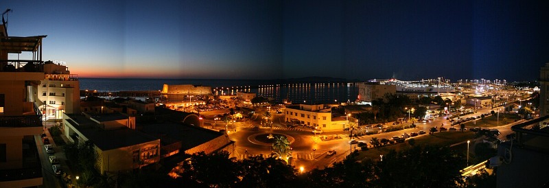 Heraklion_harbour_scene_after_sunset_(panorama).jpg